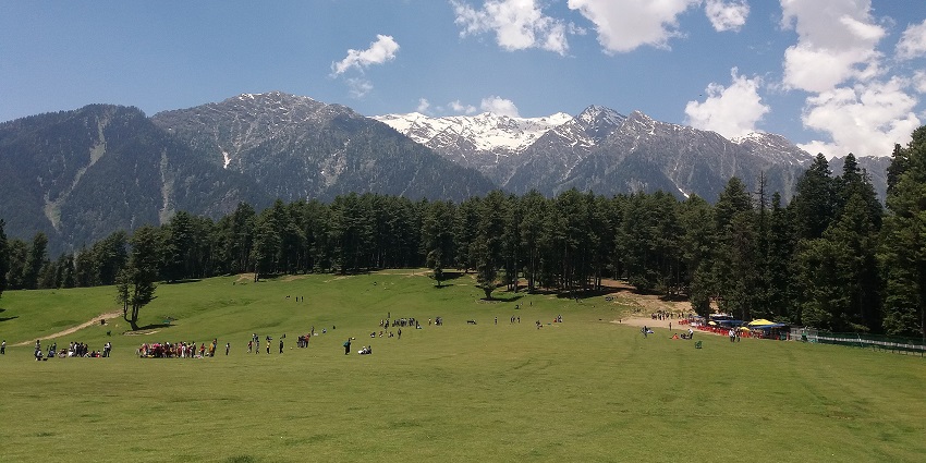 Baisaran Meadows trek is one of the easiest and less explored trekking routes in Pahalgam.