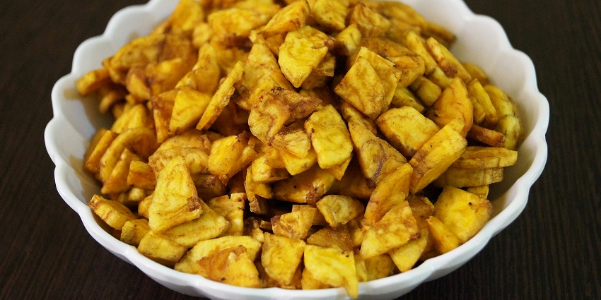 Pick up banana chips and authentic snacks at the Malabar Chips market in Kochi