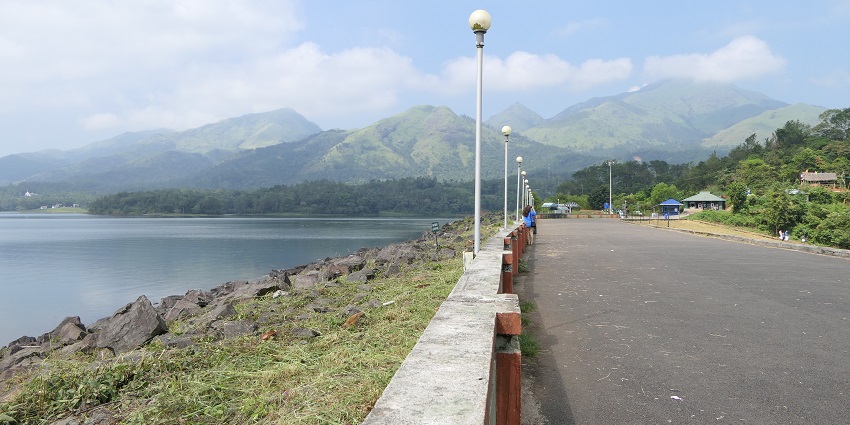 Banasura Sagar Waterfalls is situated next to the largest earthen dam in India, Banasura Sagar Dam.
