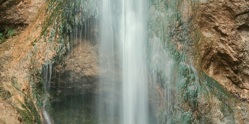 Get drenched under the cascading Bangoru Waterfall while exploring the hills of Bir.
