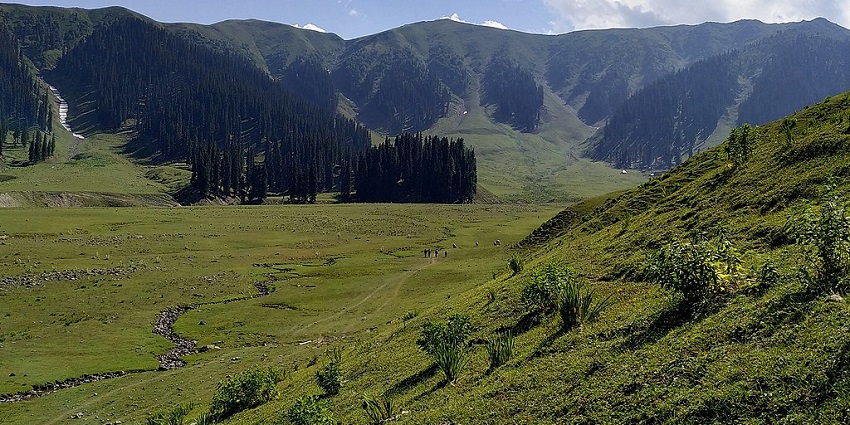 Kupwara in Kashmir has verdant valleys and lakes and also offers you exciting activities.