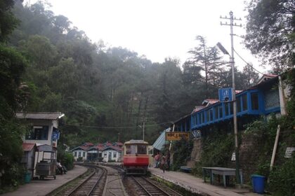 PExplore the Iconic Barog Tunnel and train tracks in Barog, Himachal Pradesh