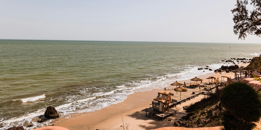Several restaurants are present around the beach with multiple local and foreign food options.