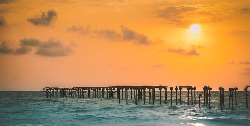 Picturesque Alleppey beach and sunset - best places to visit in Alleppey for couples