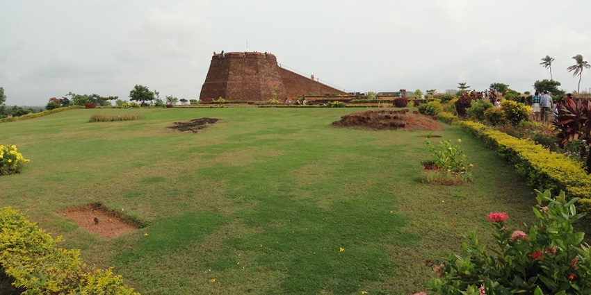 A picture of the majestic Bekal Fort with a massive garden area in front of it