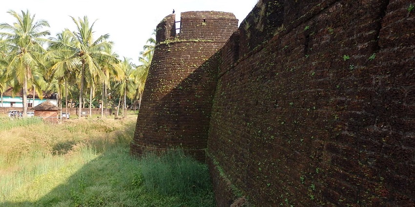 Bekal Fort is one of the biggest forts in Kerala,with historical importance and breathtaking views.