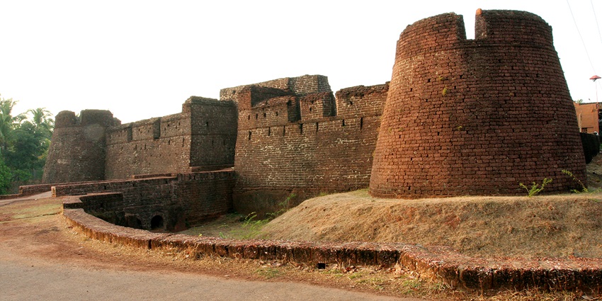 Bekal Fort is the largest and best-preserved fort in Kerala, with remarkable architecture all over.