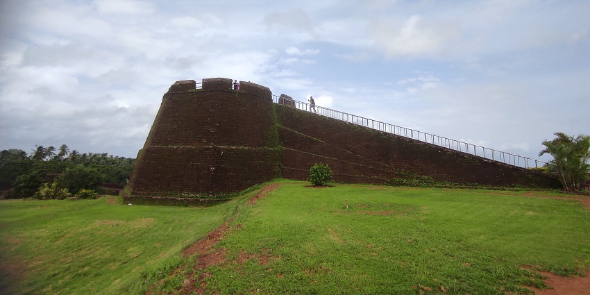 Ocean and the fort walls in Bekal are some of the best places to visit in summer in Kerala