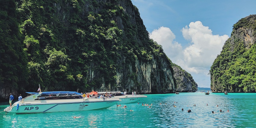 There are months where one can indulge in snorkelling in Andaman for a better experience.