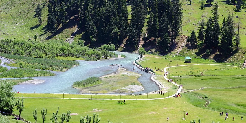 A view of Betaab Valley, one of the top places to visit in Jammu and Kashmir in May.