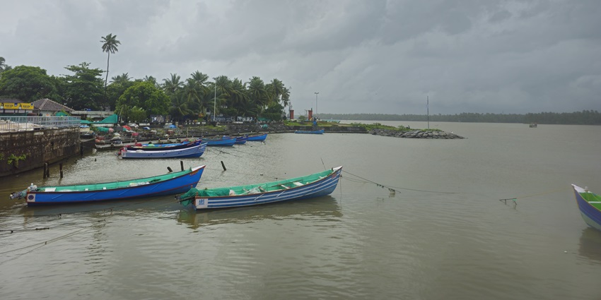 An image of the coastal view of Beypore Beach near the traditional wooden boat building yard.