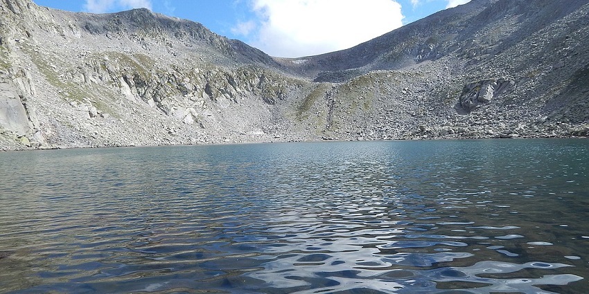 Kailash Kund, a still body of water, one of the serene places to visit near Vaishno Devi.