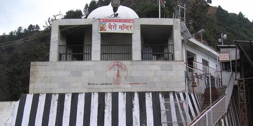 This temple is a must-visit if you are on an excursion to Mata Vaishno Devi Temple.