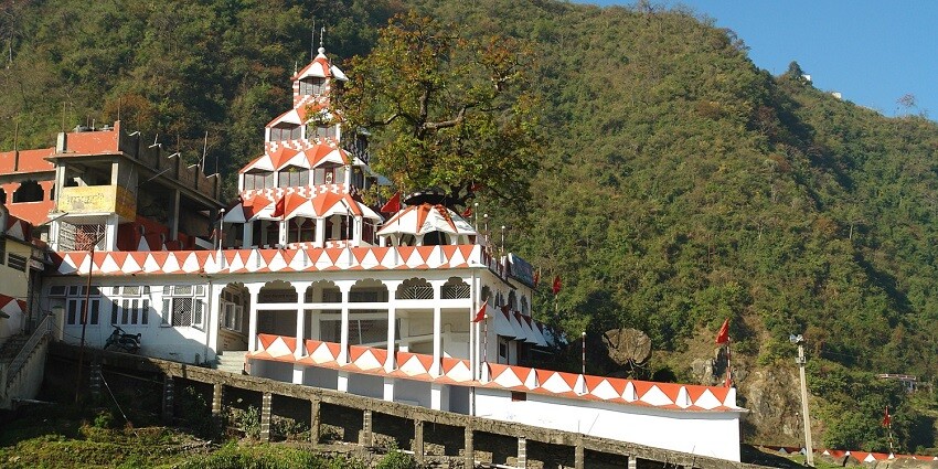 Enjoy pleasant ambience at the famous spiritual places in Mashobra & seek blessings