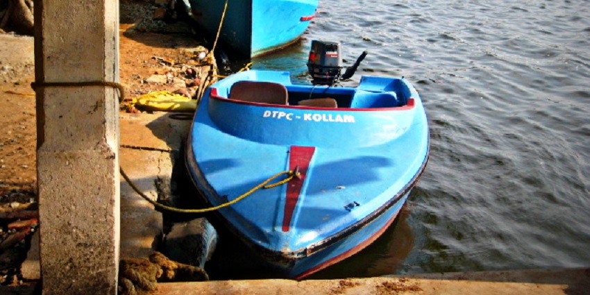 Empty boats placed on the side of a water body