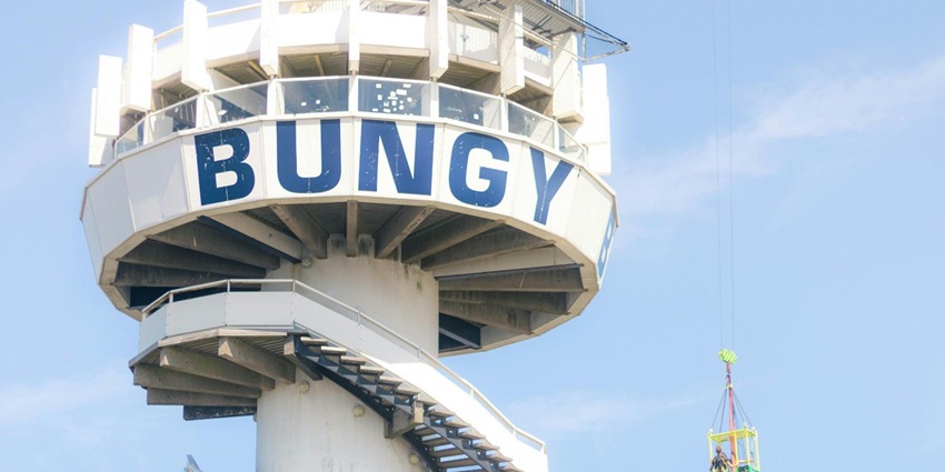 Udaipur, Rajasthan is one of the places to try the thrilling bungee jumping in India.