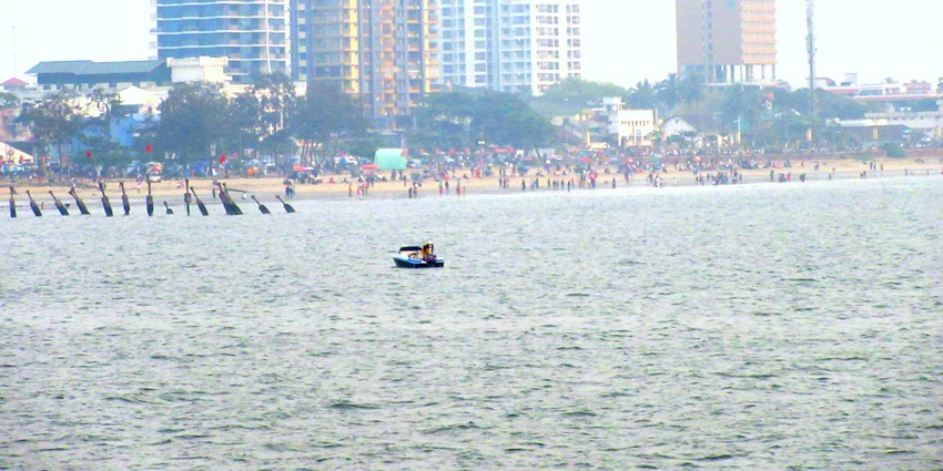 A view of the scenic Calicut Beach, a coastal paradise near Malabar Wildlife Sanctuary.
