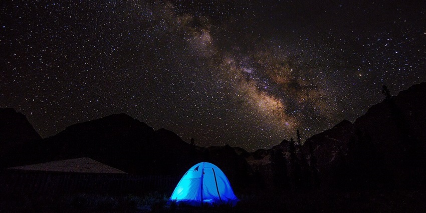 Camping under the stars is one of the best things to do in Narkanda for nature lovers.