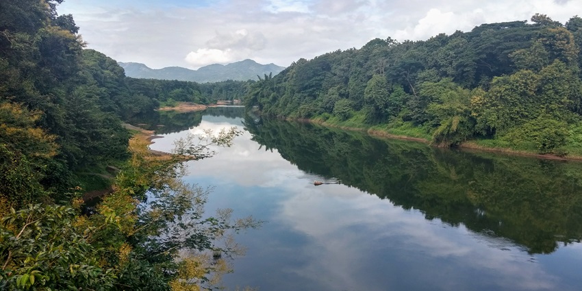 Aerial view of the Chaliyar River flowing through Nilambur with surrounding lush greenery.