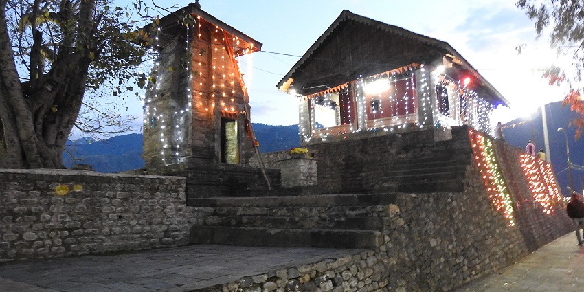 Night view of Chamunda Devi temple - one of the best places to visit near Shiva temple