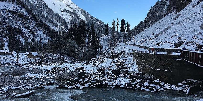A snow-covered view of Chandanwari, which is one of the best places to visit in Pahalgam
