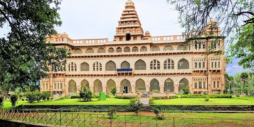Chandragiri Fort renders picturesque views of the Chandragiri river , meeting the Arabian Sea.