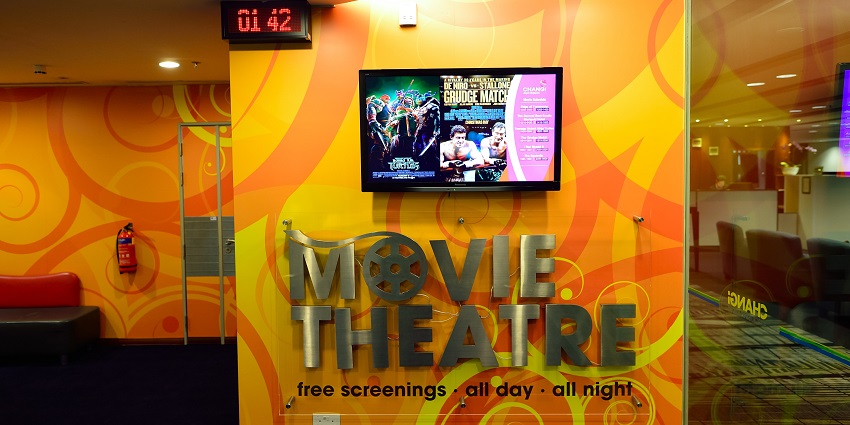 Enjoy watching movies at the theatre of Changi airport to shotgun the long hours at airport