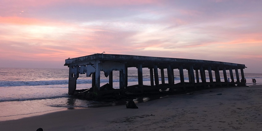 A jaw-dropping evening view of Chavakkad Beach, one of the best beaches near Thrissur.