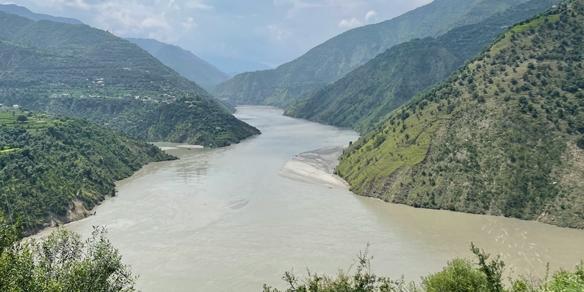 Chenab Valley is one of the valleys from which Kishtwar National Park is surrounded by.