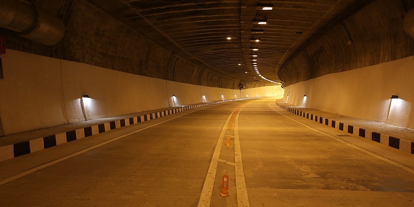 Enjoy a long drive while traversing through the longest tunnel, Chenani-Nashri Tunnel.
