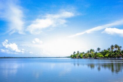 A breathtaking landscape of Cherai Beach in Kochi, where you can enjoy water sports.