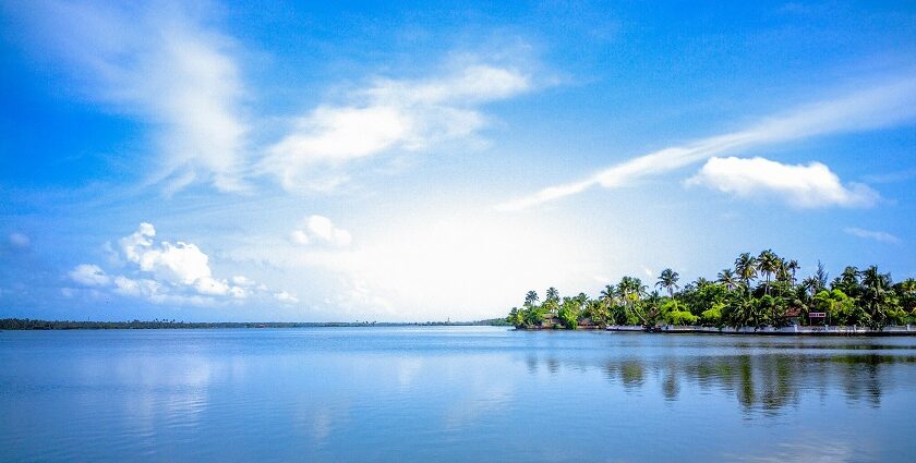 A breathtaking landscape of Cherai Beach in Kochi, where you can enjoy water sports.