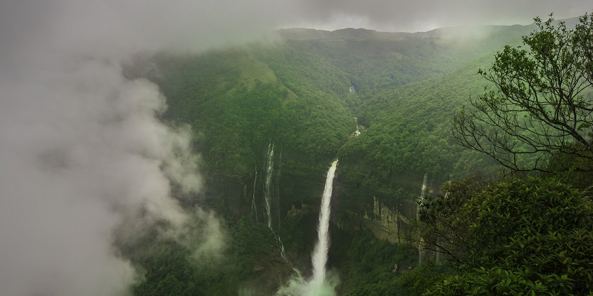 The tallest plunge waterfall in India - best places to visit in Monsoon in India