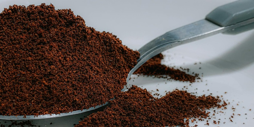 Shop for garments, fabrics, spices, aromatic oils, coffee and tea at the Munnar Town Market in Kerala