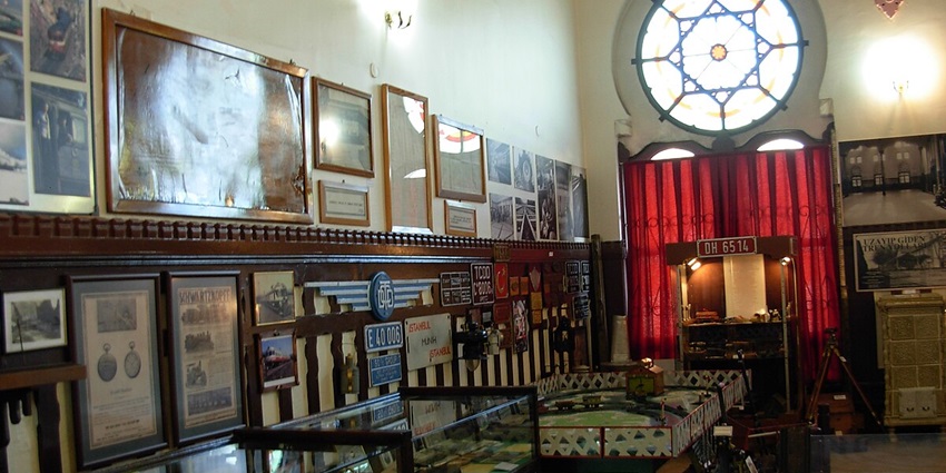 Discover the coinage and currency of that period in the Arakkal Museum, Kannur