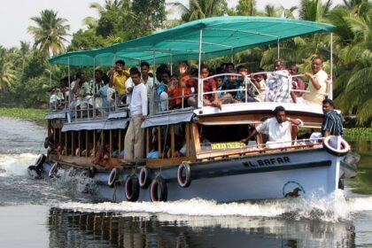 Commuting around Alleppey in the Arabian sea with luscious green views and breathtaking waves.