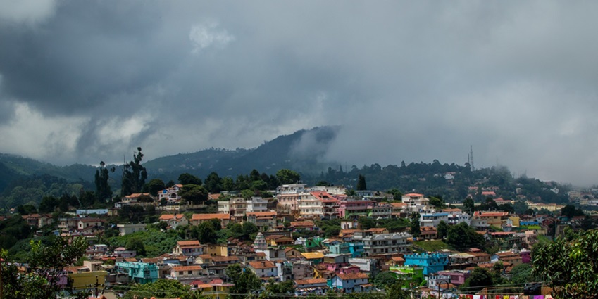 Coonor, a famous tourist place in Tamil Nadu, is a great place to visit in summer in India with family.