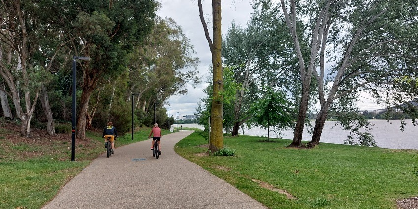Go cycling on the routes around the Ashtamudi Lake to enjoy the lush landscapes