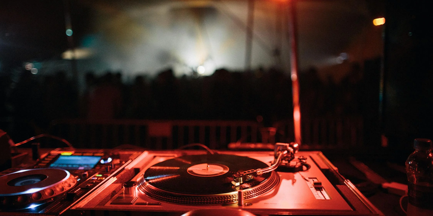 Enjoy the exciting Andaman and Nicobar nightlife at the Nemo Cafe with DJ nights