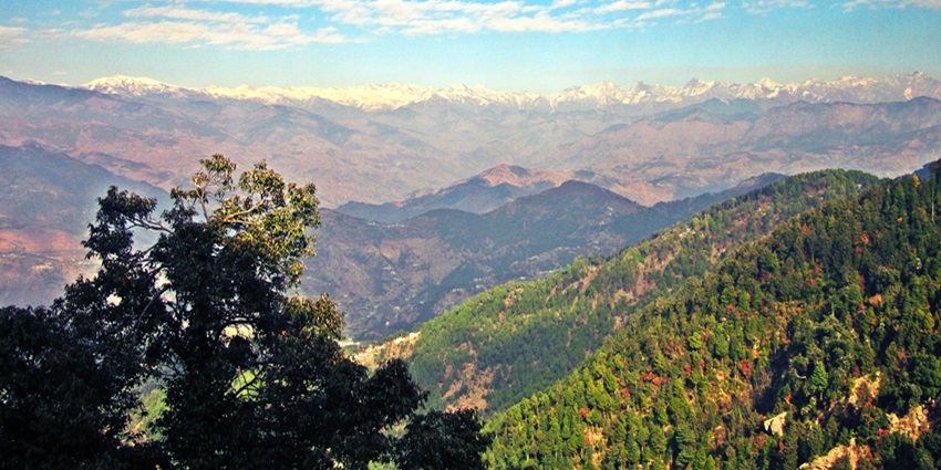 With stunning natural surroundings, Dalhousie is one of the best places to visit near Kashmir