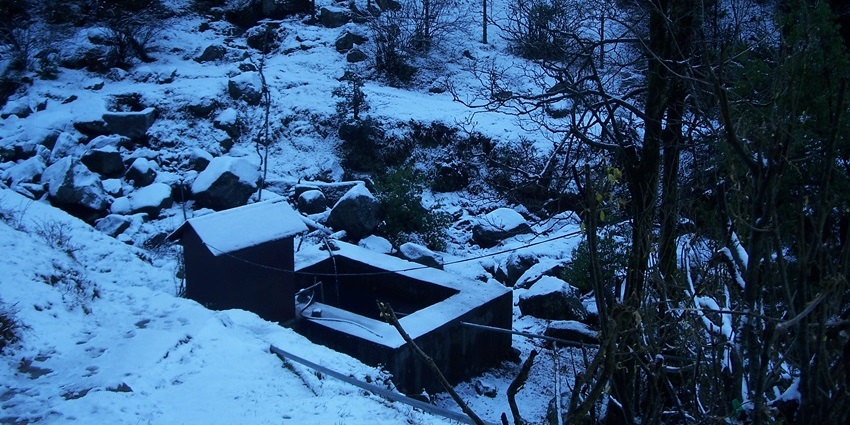 A picture of a snow-covered hillside village in Himachal Pradesh, India.