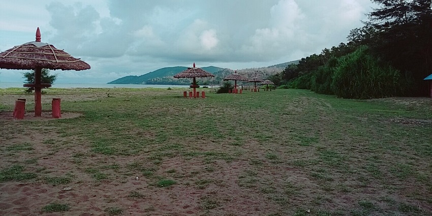 A front view of village Dani Nallah in Rutland Island with a lot of small huts.