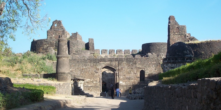 Cherish this historical epitome, Dhanidhar Fort, one of the iconic forts in Jammu.