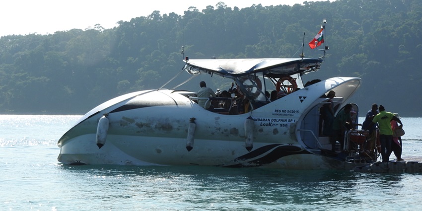 Enjoy the clearest cerulean waters of the Andaman Islands through the exciting boat rides.