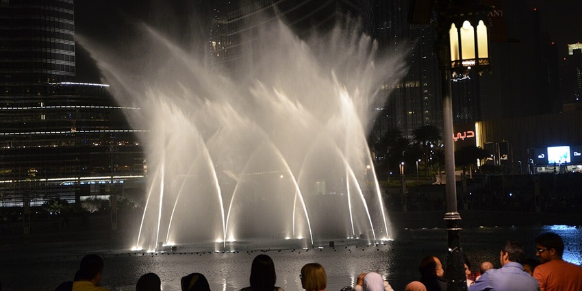 The beautiful show of the fountain at Dubai Mall - Things to do in Dubai Mall, UAE