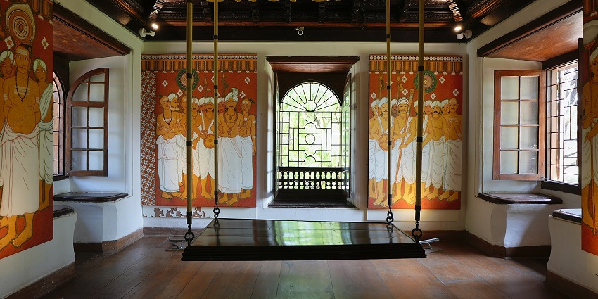 A picture of the throne room of a historical palace near Aluva with intricate decor