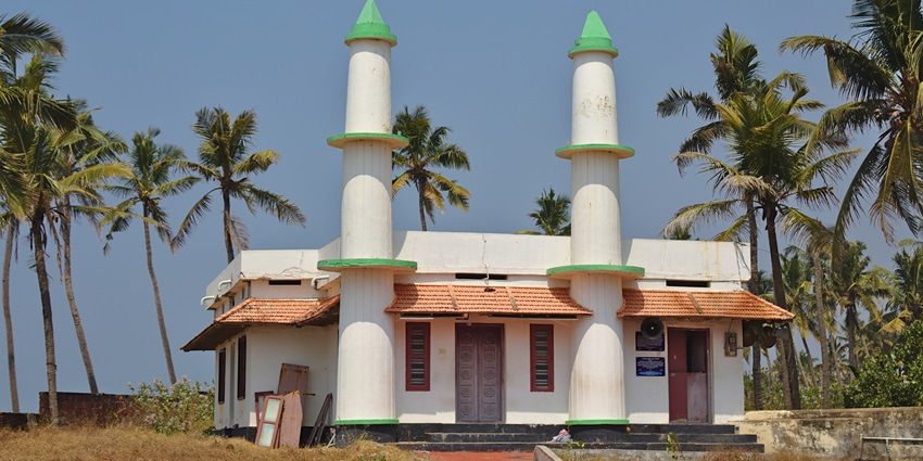 Edava Beach is one of the best places to visit in Varkala for nature enthusiasts in Kerala.