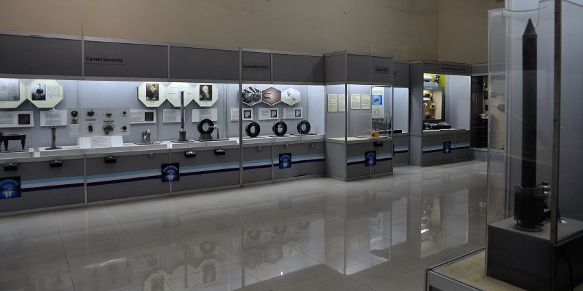 Learn some physics and other unique topics like illusions at the Birla Museum, Kolkata.