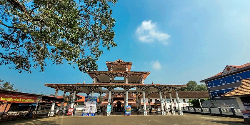 Visit the iconic Ettumanoor Mahadeva Temple, one of the Shiva Temples in India.