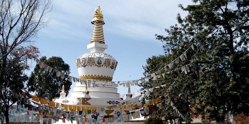 Beautiful scenic view of a Tibetan settlement to explore in the town